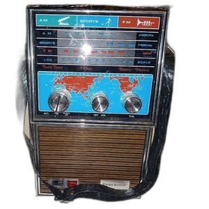 Vintage Tabletop Eversonic Model 2700 AM/FM/AFC/SPORTS Radio Works
